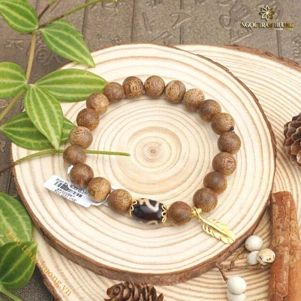 Vòng trầm hương từ thiên nhiên - Ngọc Trầm Hương Vòng trầm hương Lào 10 li mix charm vàng