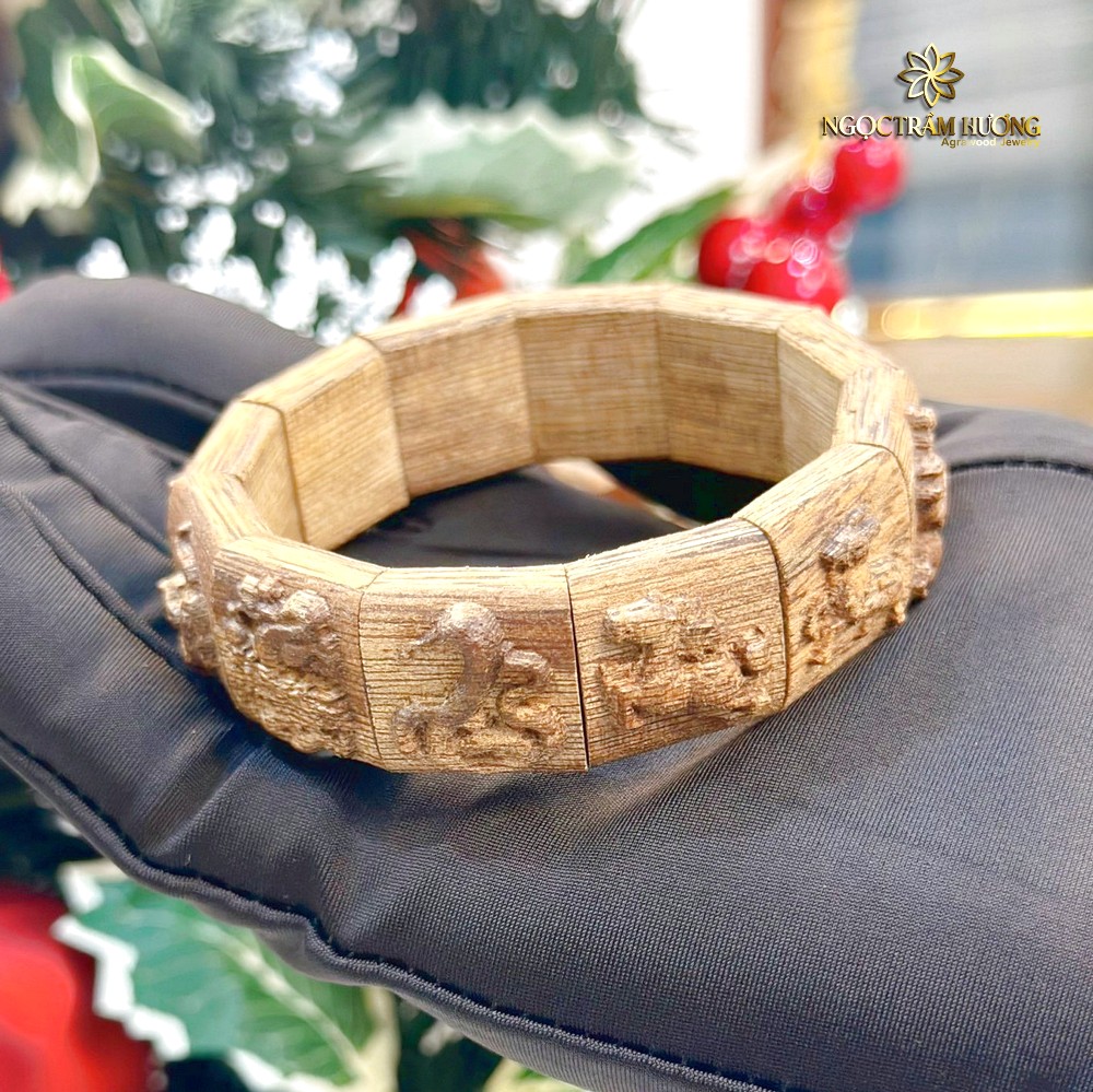 Vòng tay trầm tốc hương Gia Lai 12 con giápjpg - Vuông
