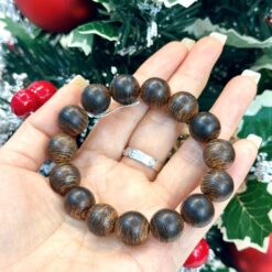Vòng trầm hương từ thiên nhiên - Ngọc Trầm Hương Vòng trầm sánh ngang14 li (1)