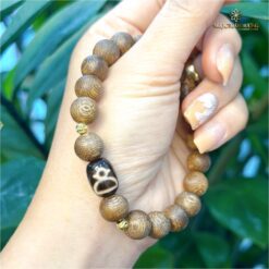 Vòng trầm hương từ thiên nhiên - Ngọc Trầm Hương Vòng trầm Phước Sơn 10 li tự nhiên (4)